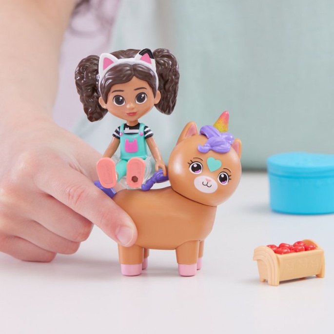 Gabby's Dollhouse - čarobni igralni komplet z mačjo hišo - Gabby in Koro