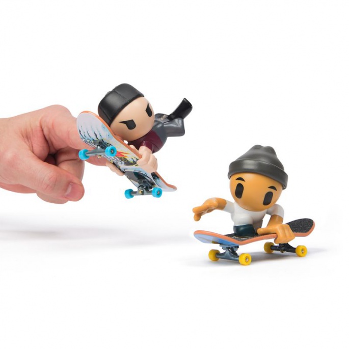 Tech Deck SK8 Crew fingerboard z figurico dvojni paket siva kapa in črna kapa s šiltom