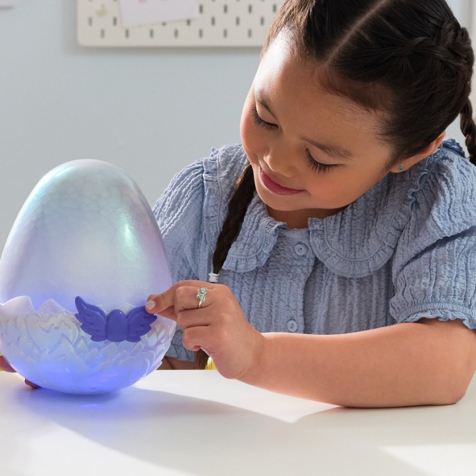 Hatchimals je interaktivno bitje, ki je podobno zmaju.