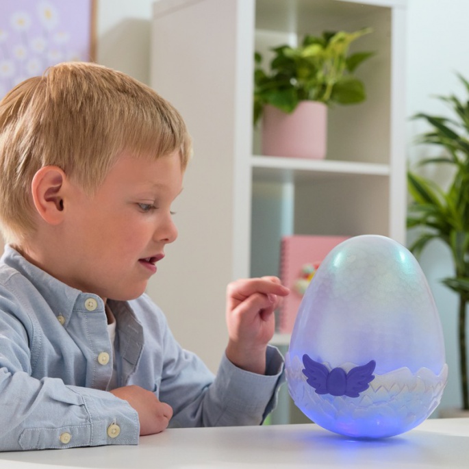 Hatchimals je interaktivno bitje, ki je podobno zmaju.