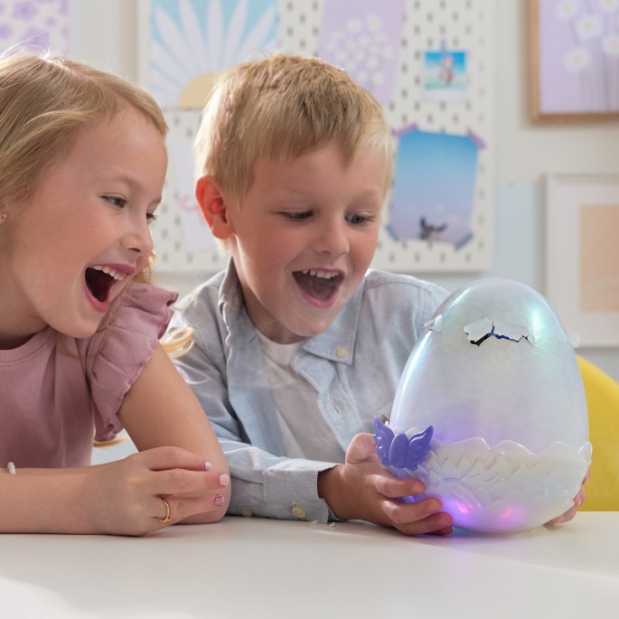 Hatchimals je interaktivno bitje, ki je podobno zmaju.