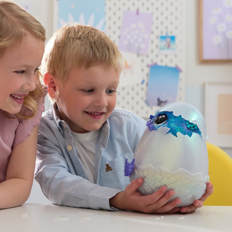 Hatchimals je interaktivno bitje, ki je podobno zmaju.
