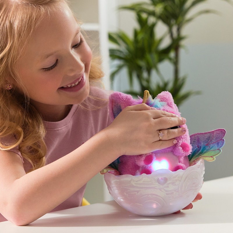 Hatchimals je interaktivna bitja enorožec