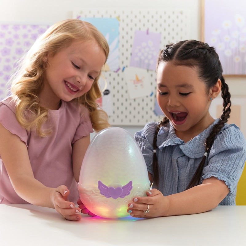 Hatchimals je interaktivna bitja enorožec