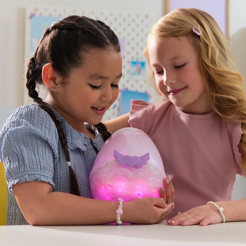 Hatchimals je interaktivna bitja enorožec