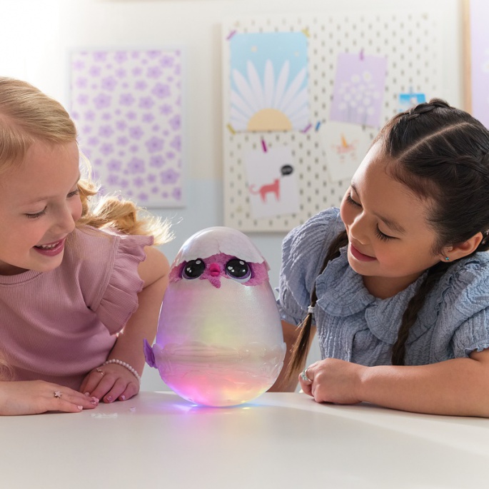 Hatchimals je interaktivna bitja enorožec