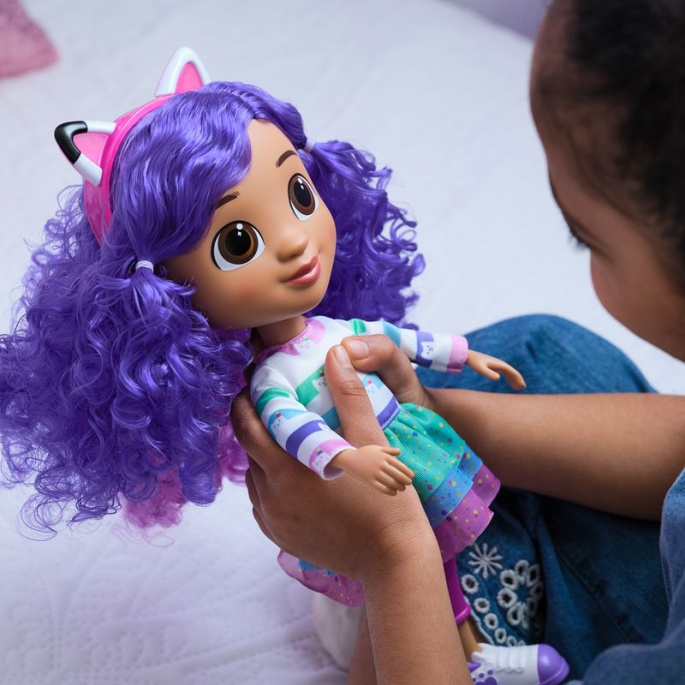 Akcija 1+1 Gabby hiša interaktivna lutka z zvoki + figurica Gábi v hiši BREZPLAČNO