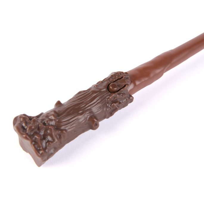 Akcija Harry Potter čarobna palica s svetlečim patronom + figurice Harry in Cho za polovico cene