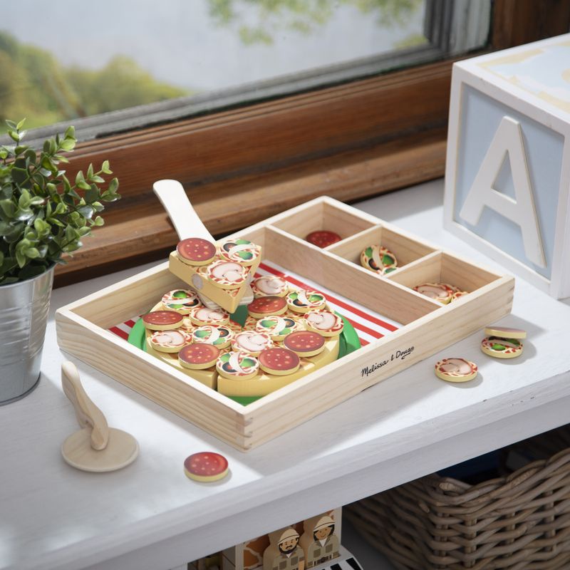 POSEBNA PONUDBA: Melissa & Doug set za pizzaparty + Water WOW pravljice z vodnimi čarovnijami BREZPLAČNO