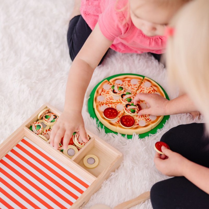 POSEBNA PONUDBA: Melissa & Doug set za pizzaparty + Water WOW pravljice z vodnimi čarovnijami BREZPLAČNO
