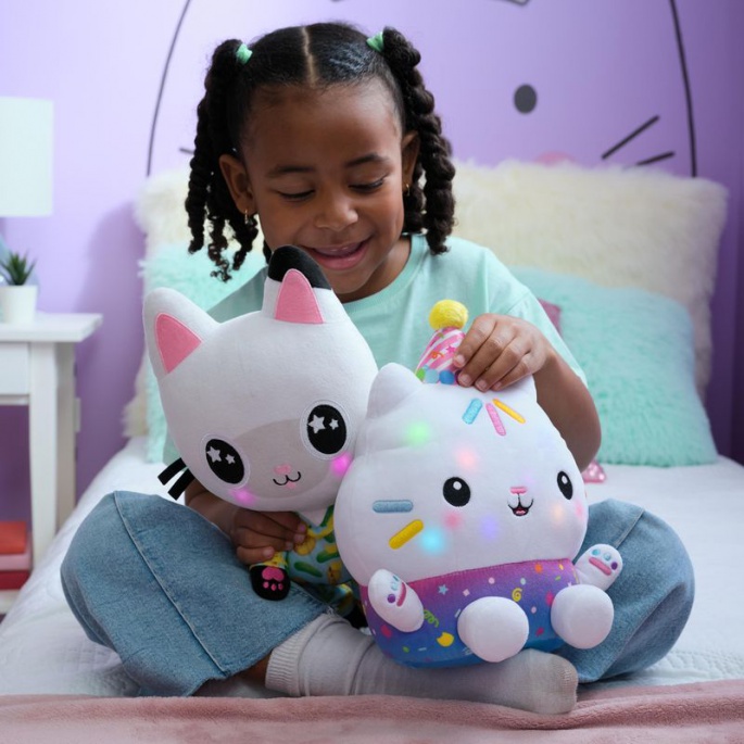 Ugoden set: Gabby’s Dollhouse Cakey plišasta igrača z zvoki + Mercat plišasta igrača s funkcijo