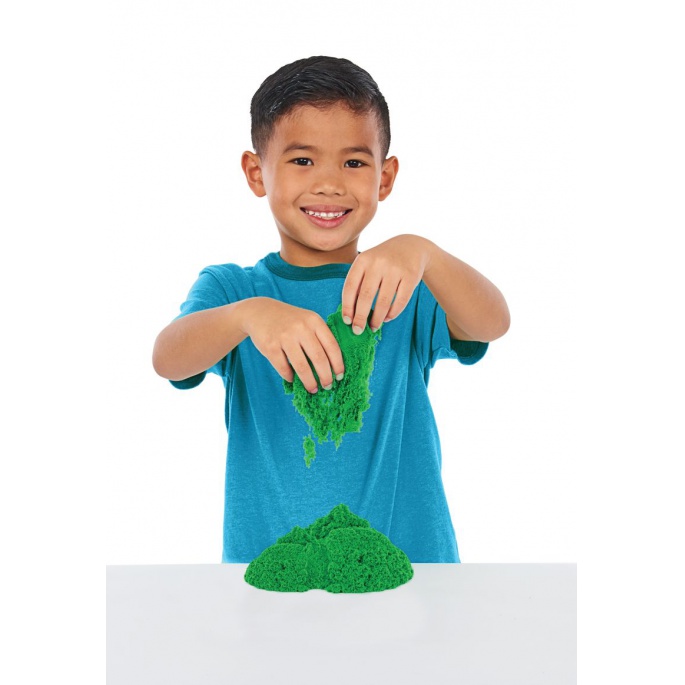 Kinetic Sand škatla z tekočim peskom in zeleno podlago