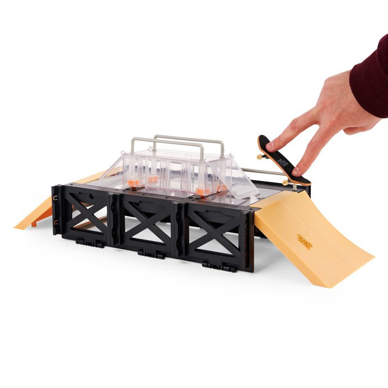 Tech Deck vitrina in podij