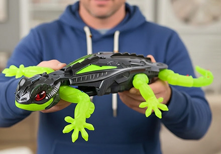 Hex Bots RC Gekon – edinstvena igrača na daljinsko upravljanje, ki pleza po stenah in stropu. Hex Bots RC Gekon – edinstvena igrača na daljinsko upravljanje, ki pleza po stenah in stropu.