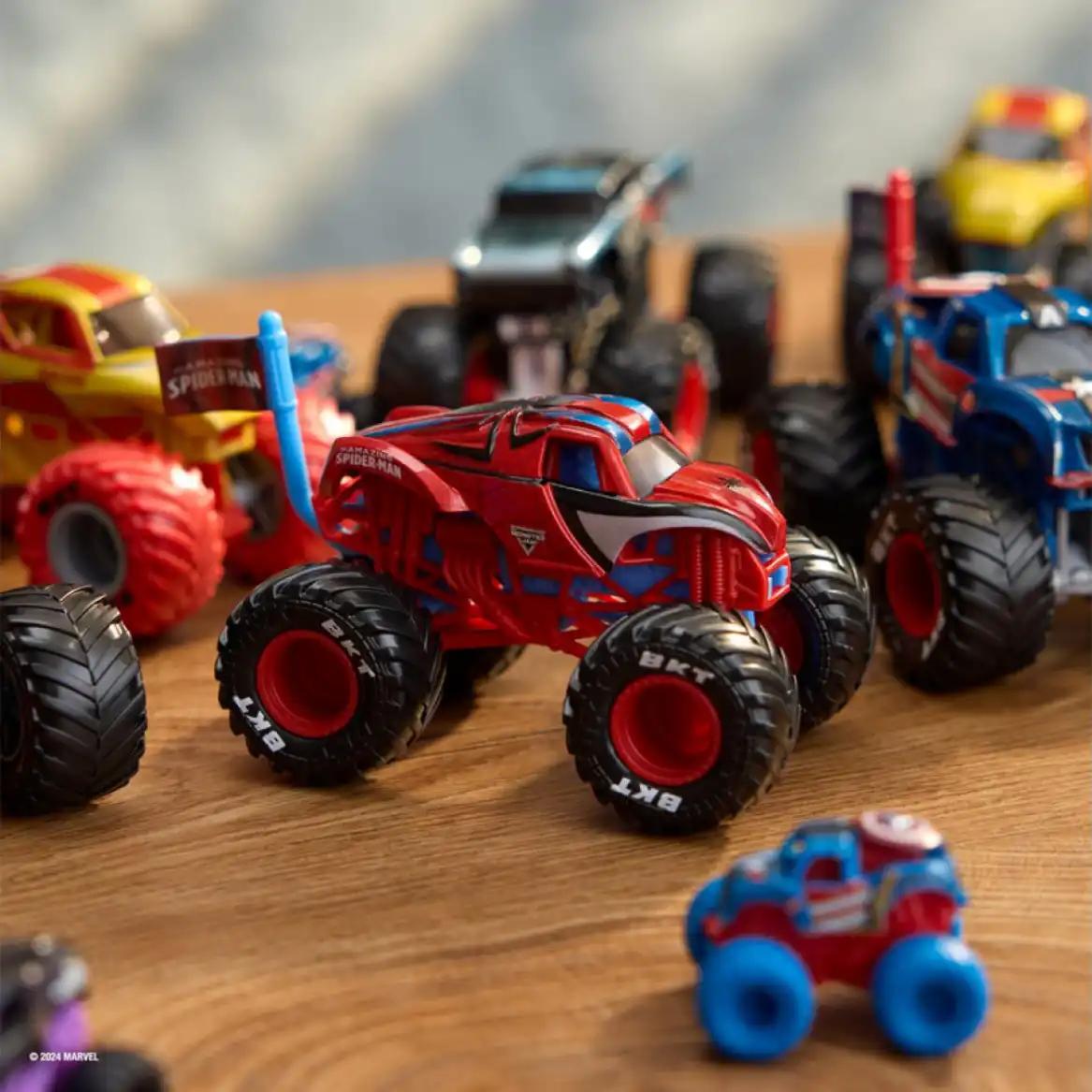Organizirajte nepozabno Monster Jam zabavo s prijatelji.