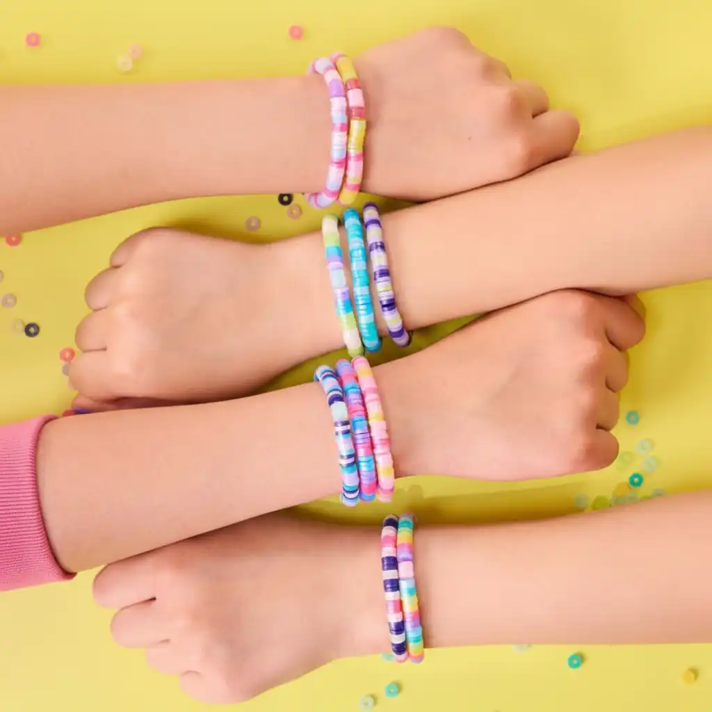 Enostavna in hitra izdelava zapestnic zahvaljujoč edinstvenemu sistemu.