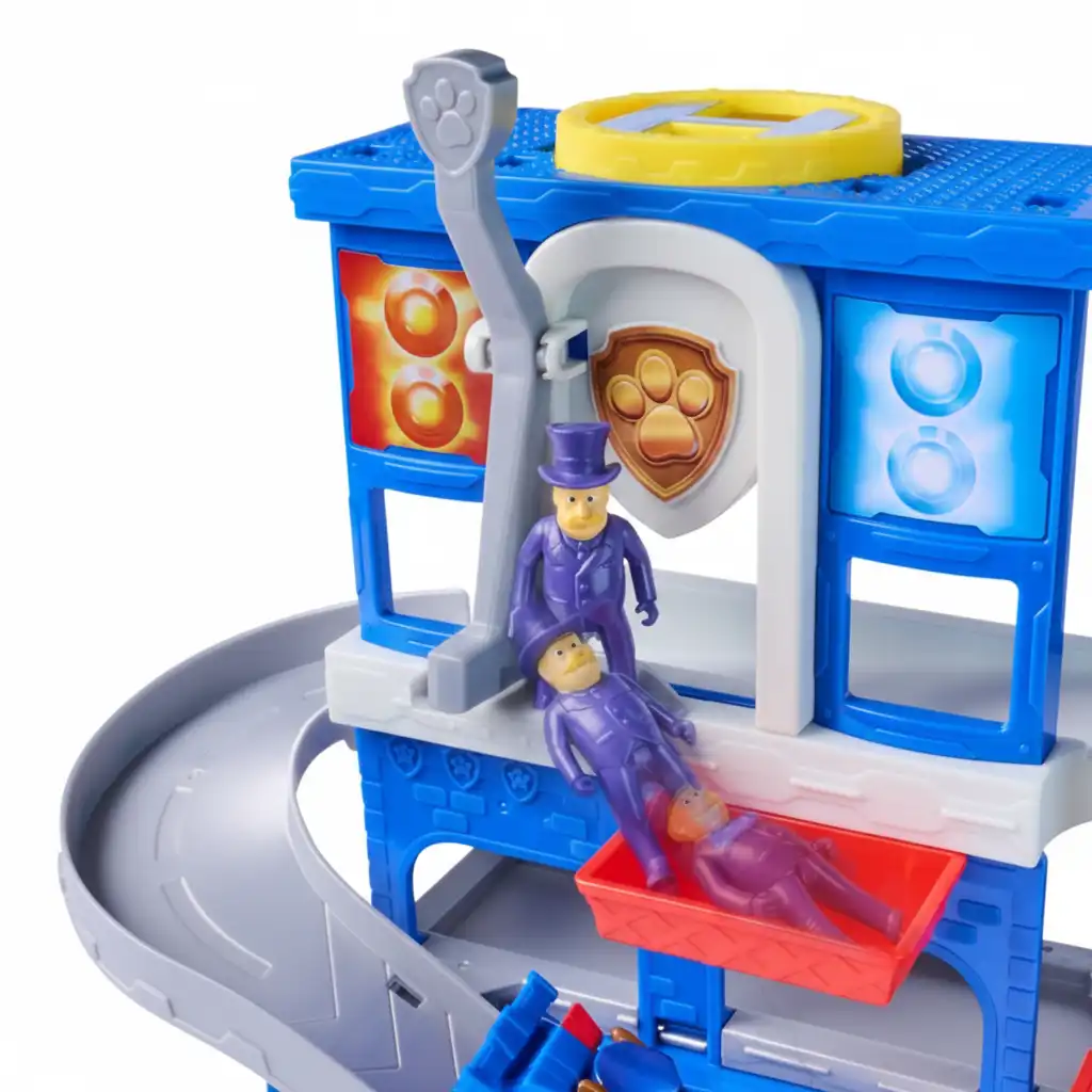 Praktičen dizajn za enostavno shranjevanje vseh figuric.