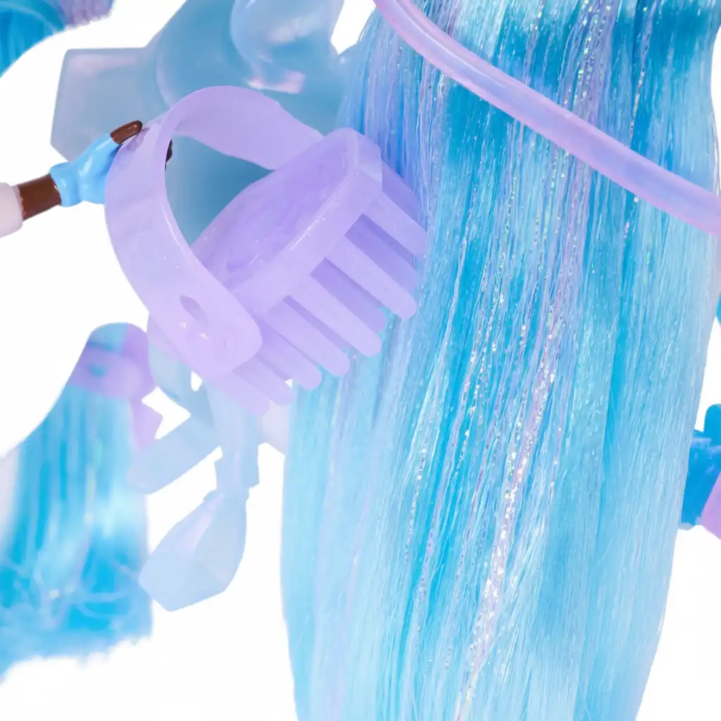 Kakovostne figurice s premičnimi deli in bleščicami.