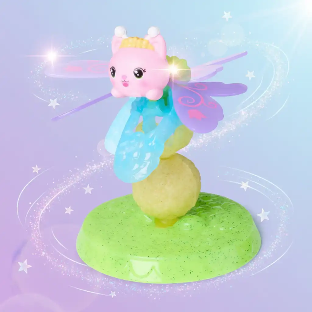 Stilski regratov stalak kot praktičen dodatek v sobici.